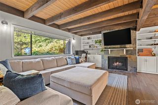 660 SW Harrier Circle #1, Oak Harbor, WA 98277