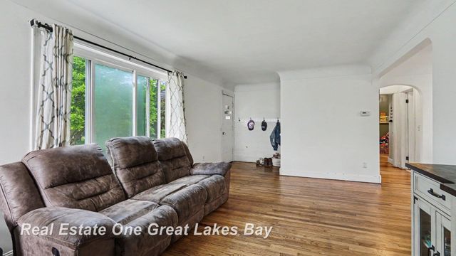 5250 N Center Road, Kochville Twp, MI 48604