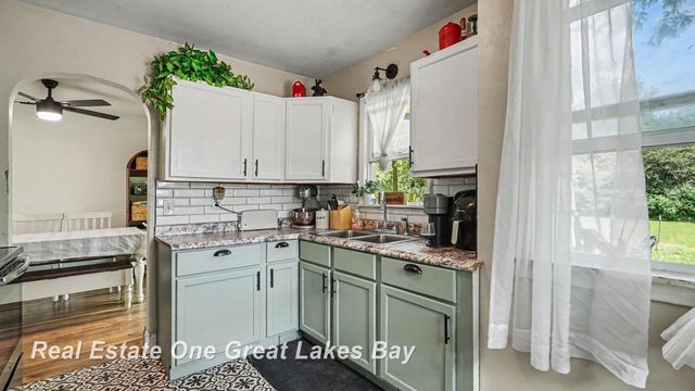 5250 N Center Road, Kochville Twp, MI 48604