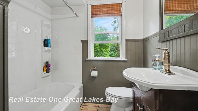 5250 N Center Road, Kochville Twp, MI 48604