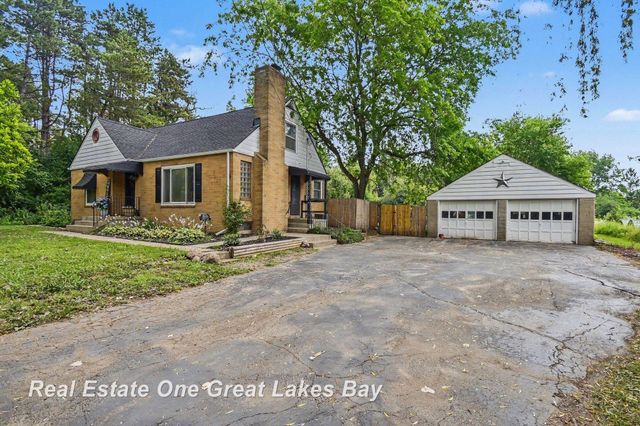 5250 N Center Road, Kochville Twp, MI 48604