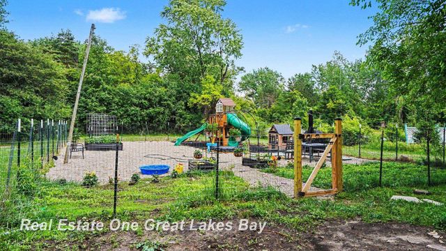 5250 N Center Road, Kochville Twp, MI 48604