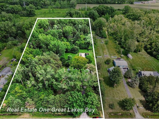 5250 N Center Road, Kochville Twp, MI 48604
