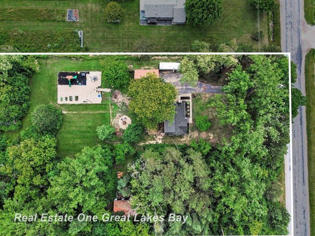 5250 N Center Road, Kochville Twp, MI 48604