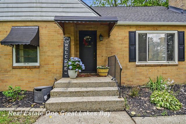 5250 N Center Road, Kochville Twp, MI 48604