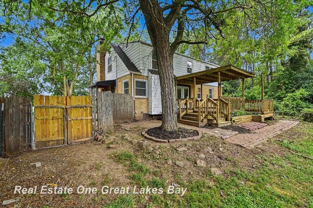5250 N Center Road, Kochville Twp, MI 48604