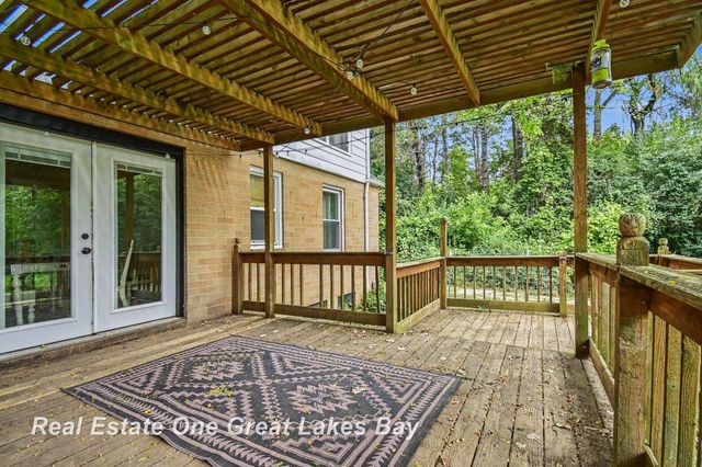 5250 N Center Road, Kochville Twp, MI 48604
