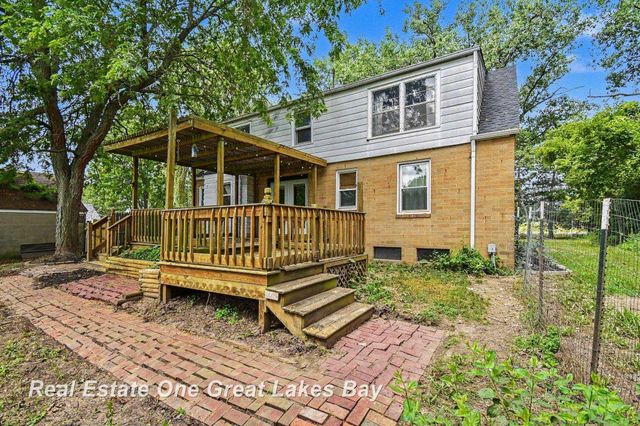 5250 N Center Road, Kochville Twp, MI 48604