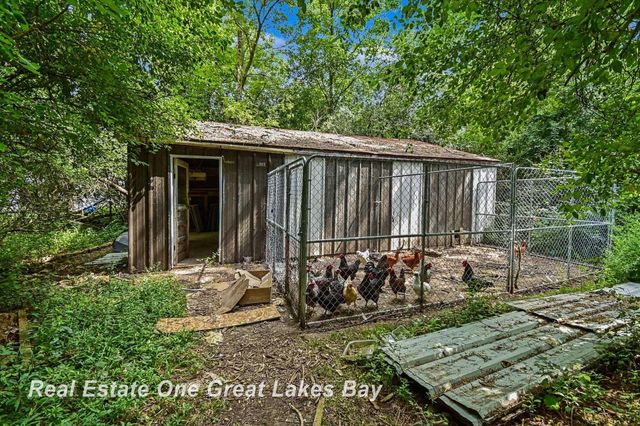 5250 N Center Road, Kochville Twp, MI 48604