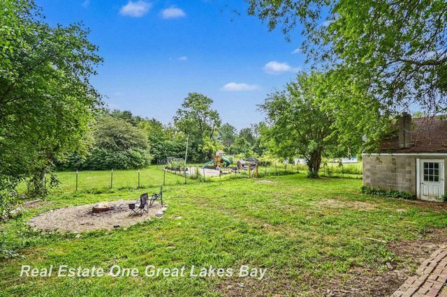 5250 N Center Road, Kochville Twp, MI 48604