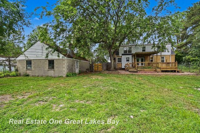 5250 N Center Road, Kochville Twp, MI 48604