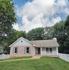810 Burton Trl, Adams, TN 37010