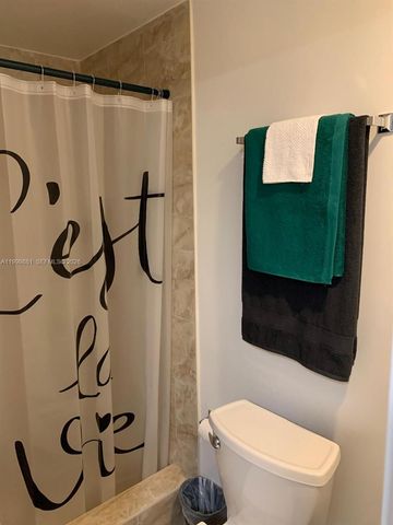 19121 NE Miami Ct 1, Miami, FL 33179