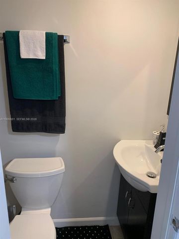 19121 NE Miami Ct 1, Miami, FL 33179