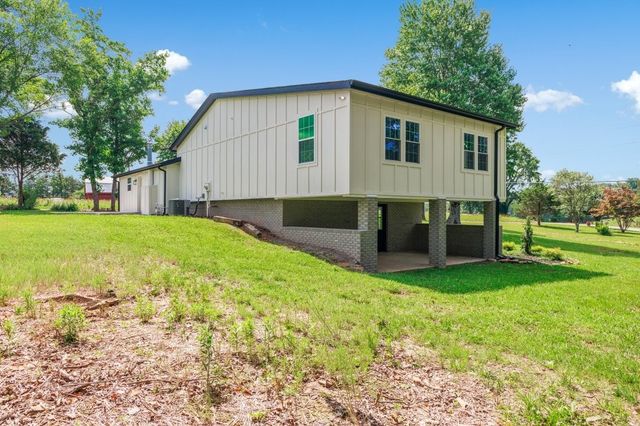 1877 Airport Lake Rd, Mcminnville, TN 37110
