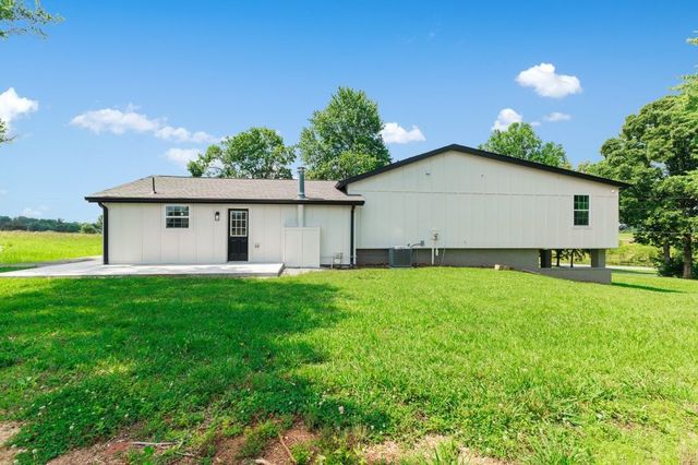 1877 Airport Lake Rd, Mcminnville, TN 37110