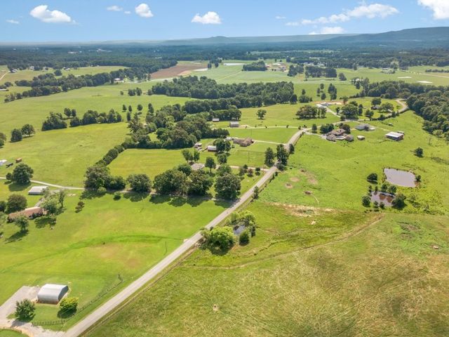1877 Airport Lake Rd, Mcminnville, TN 37110