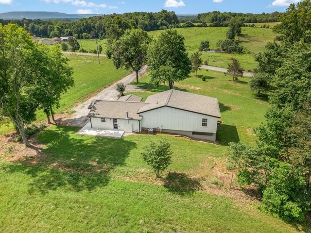 1877 Airport Lake Rd, Mcminnville, TN 37110