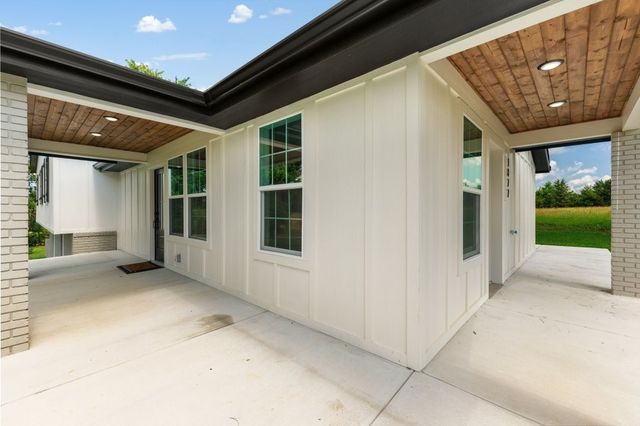 1877 Airport Lake Rd, Mcminnville, TN 37110