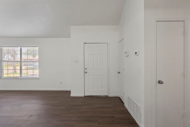 4650 Mexicana Road, Dallas, TX 75212
