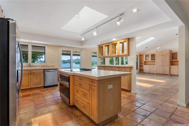 325 Hamakua Drive, Kailua, HI 96734