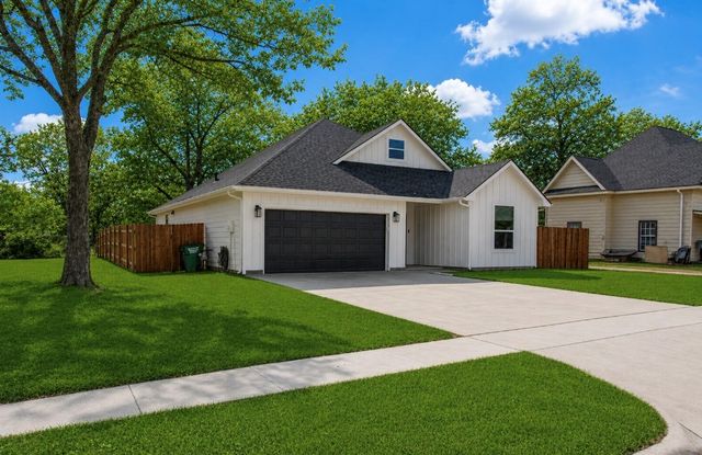 1314 E Pecan Street, Gainesville, TX 76240