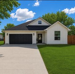 1314 E Pecan Street, Gainesville, TX 76240