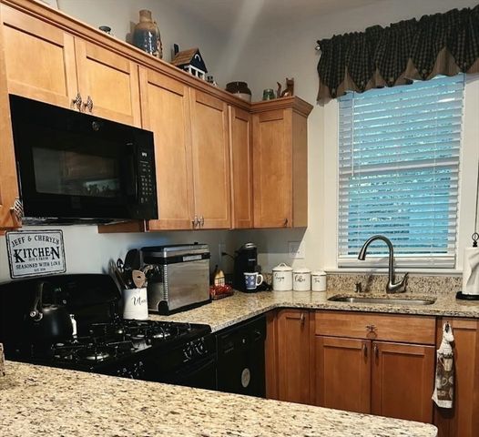 12 Waterview Drive 12, Westford, MA 01886