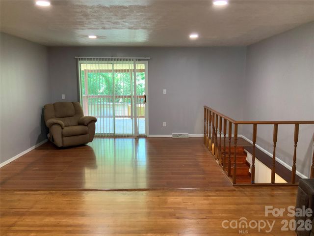 44 Rathfarnham Road, Asheville, NC 28803