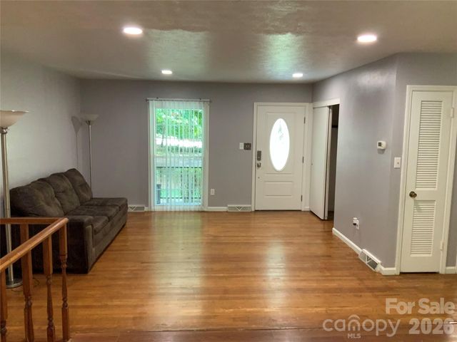 44 Rathfarnham Road, Asheville, NC 28803
