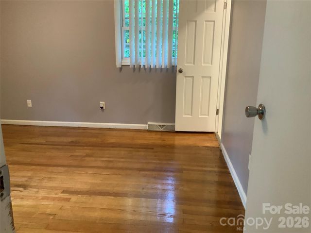 44 Rathfarnham Road, Asheville, NC 28803