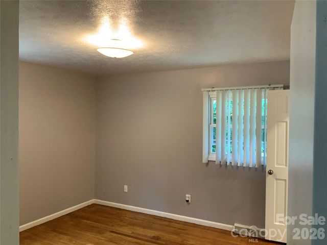 44 Rathfarnham Road, Asheville, NC 28803
