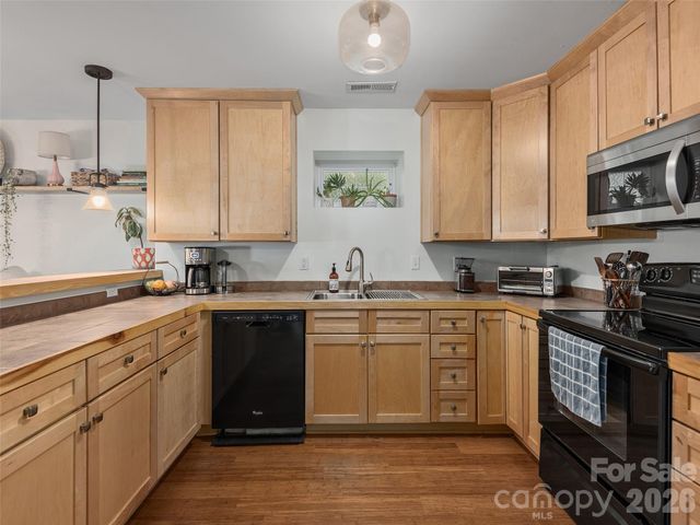 11 Knotty Alder Court, Candler, NC 28715