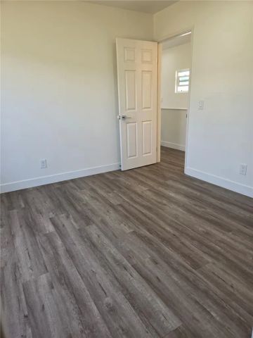 1812 W Balboa, Newport Beach, CA 92663