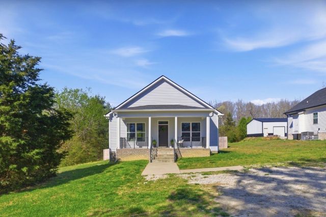 1030 Oak Dr, White Bluff, TN 37187