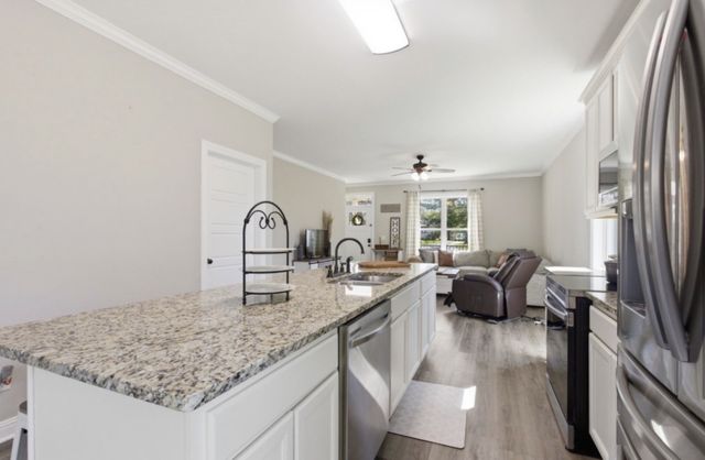 1030 Oak Dr, White Bluff, TN 37187