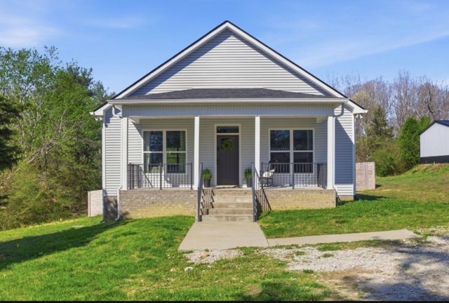 1030 Oak Dr, White Bluff, TN 37187
