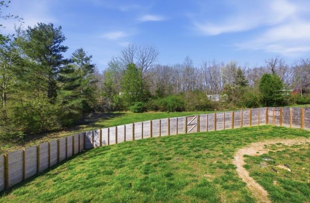 1030 Oak Dr, White Bluff, TN 37187