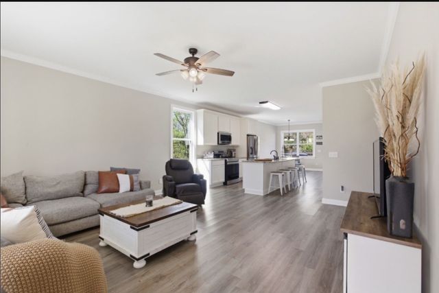 1030 Oak Dr, White Bluff, TN 37187