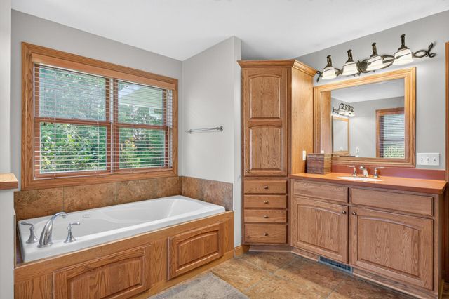 11224 Halstead Trail, Woodbury, MN 55129