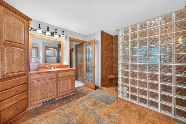 11224 Halstead Trail, Woodbury, MN 55129