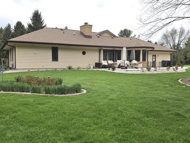 W292N6880 Dorn ROAD, Hartland, WI 53029