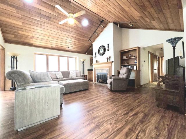 W292N6880 Dorn ROAD, Hartland, WI 53029