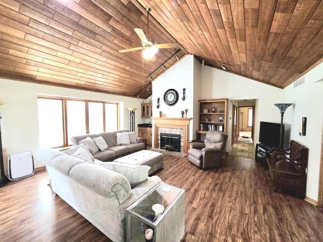 W292N6880 Dorn ROAD, Hartland, WI 53029
