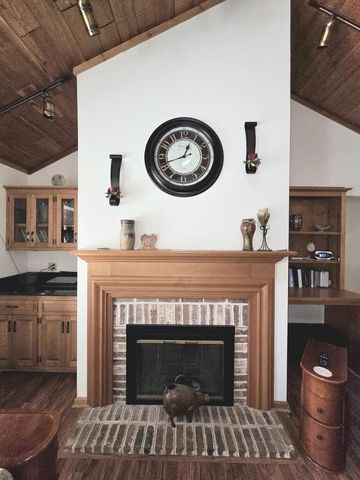 W292N6880 Dorn ROAD, Hartland, WI 53029