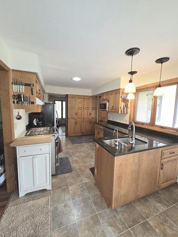 W292N6880 Dorn ROAD, Hartland, WI 53029
