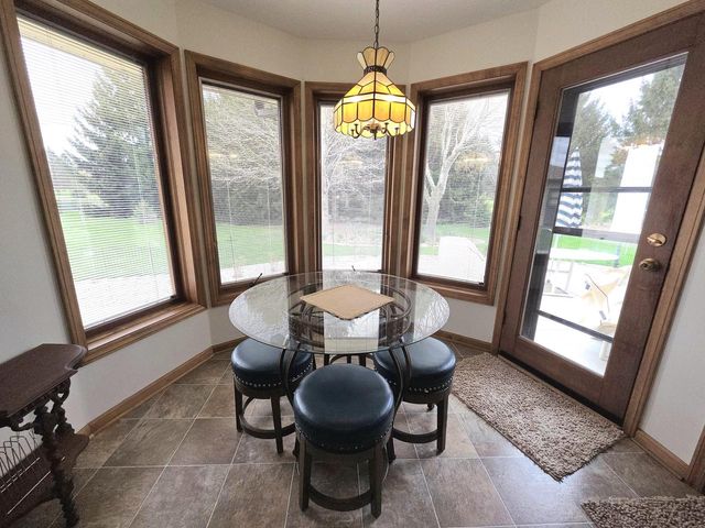 W292N6880 Dorn ROAD, Hartland, WI 53029