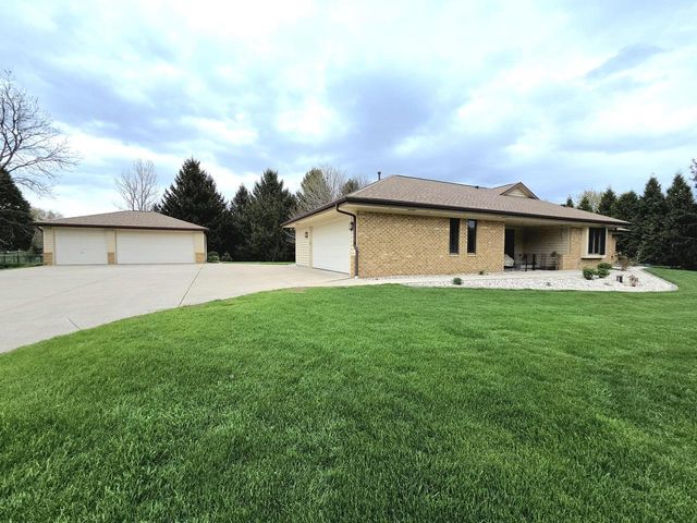 W292N6880 Dorn ROAD, Hartland, WI 53029