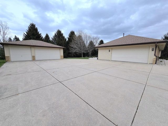 W292N6880 Dorn ROAD, Hartland, WI 53029