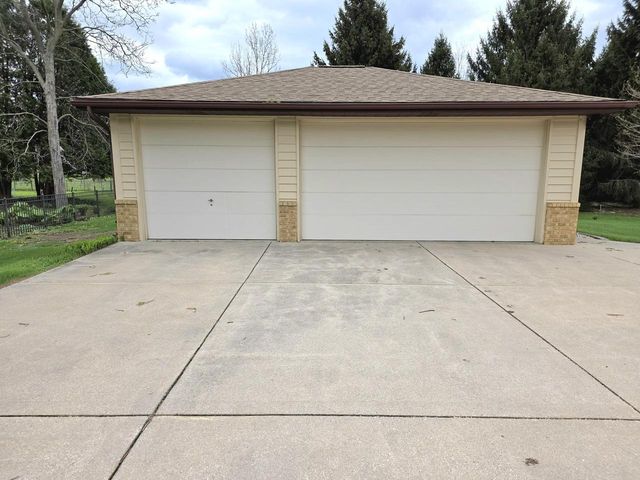 W292N6880 Dorn ROAD, Hartland, WI 53029